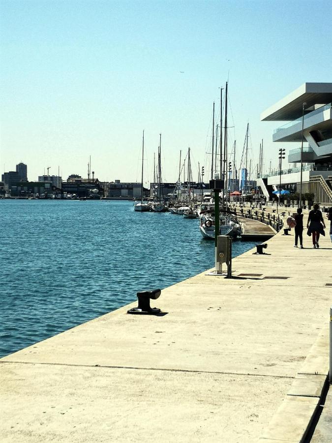 B Beach Valencia Lägenhet Exteriör bild